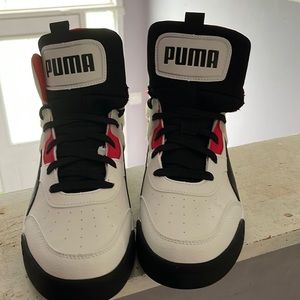 Size 11 puma shoes they are to big lmk if ur interested